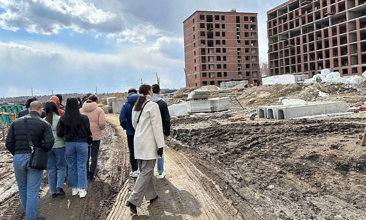 Экскурсия на строительную площадку ЖК "Юго-Западный" для студентов специальности «Строительство и эксплуатация зданий и сооружений»