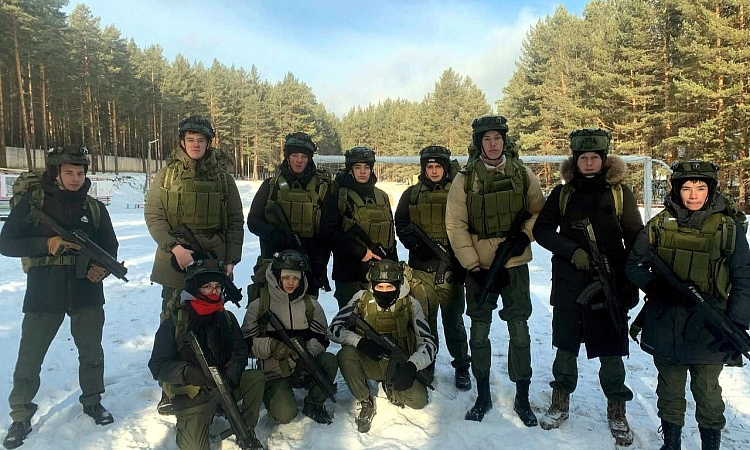 Команда студентов УУКЖТ ИрГУПС приняла участие в молодёжной военной игре «Мы едины», приуроченной ко Дню призывника.