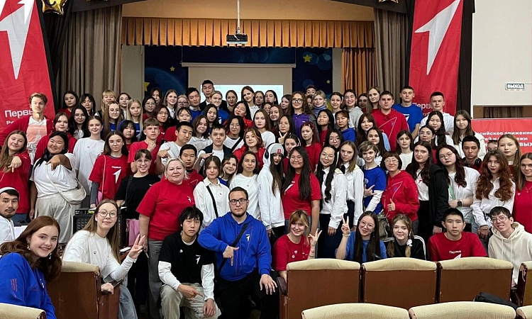 Студенты УУКЖТ ИрГУПС приняли участие в школе Актива "ПРО_ Первых"