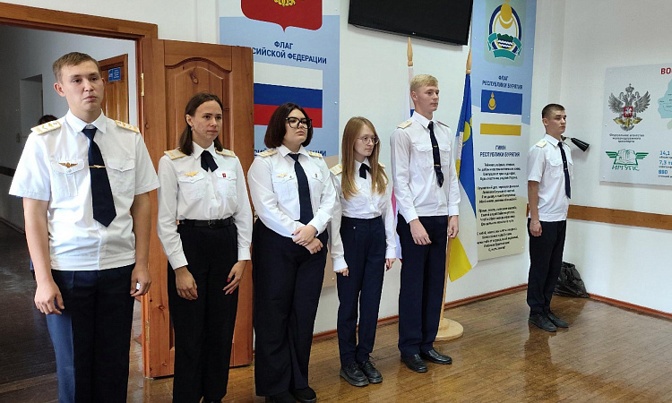 Старт традиционных линеек поднятия флага РФ и флага РБ в УУКЖТ ИрГУПС.