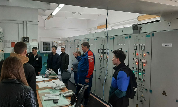 Будущие энергетики посетили подстанцию 
