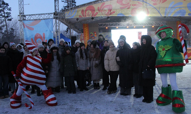 Студенты УУКЖИ ИрГУПС приняли участие в открытии главной елки в парке имени Сергея Орешкова