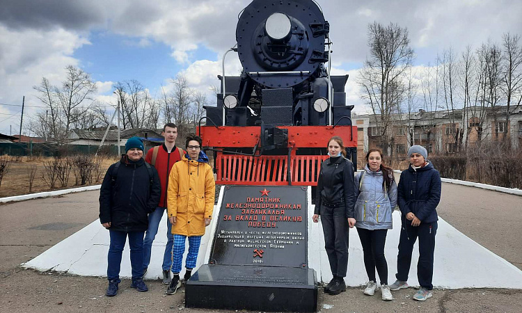 Студенты ЗабИЖТ привели в порядок Парк железнодорожников