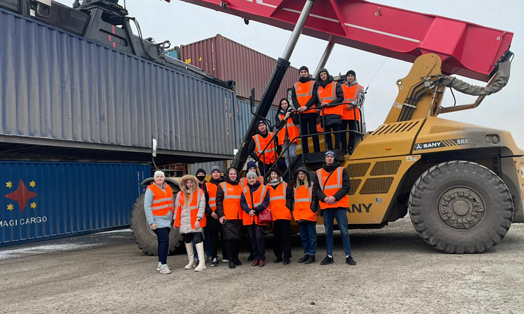 Знакомство первокурсников с производством