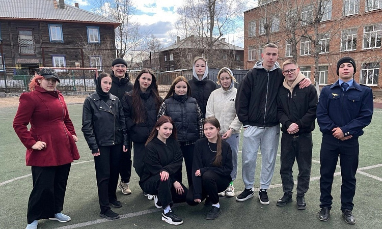 Студенты УУКЖТ ИрГУПС приняли ️участие в спортивном мероприятии на стадионе школы №35 . "Студ! Спорт! Актив!"