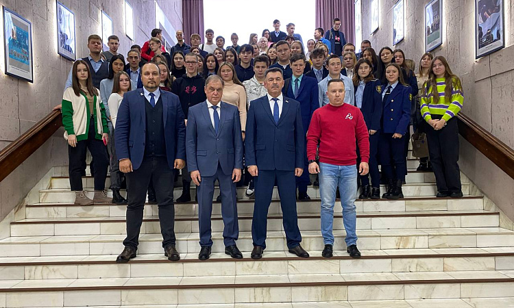 Студенты ЗабИЖТ побывали на встрече с Героем России