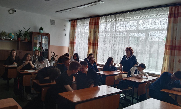 Представители ЗабИЖТ провели встречу со школьниками