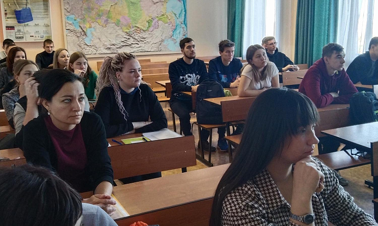 Представитель ЗабЖД провел тематическую лекцию для будущих движенцев