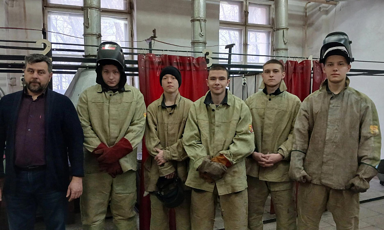 Конкурс "Лучший по профессии" (сварщик) для студентов УУКЖТ ИрГУПС