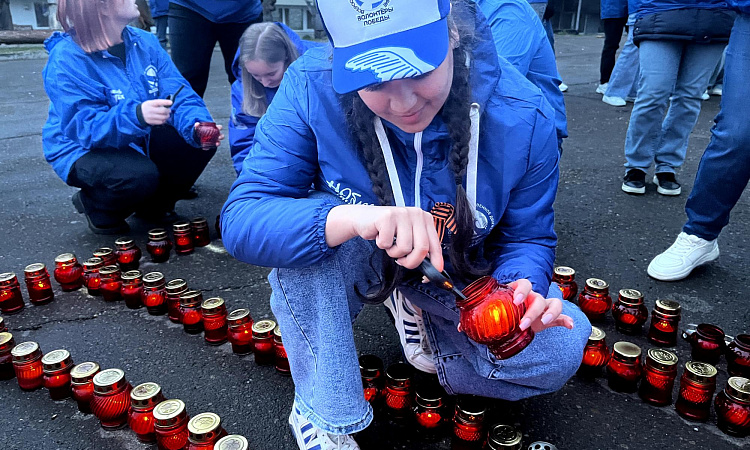 Вот и состоялось празднование 79-ой годовщины Победы Великой Отечественной войны, которое началось с торжественного митинга и возложения цветов к мемориалу «Вечный огонь славы»