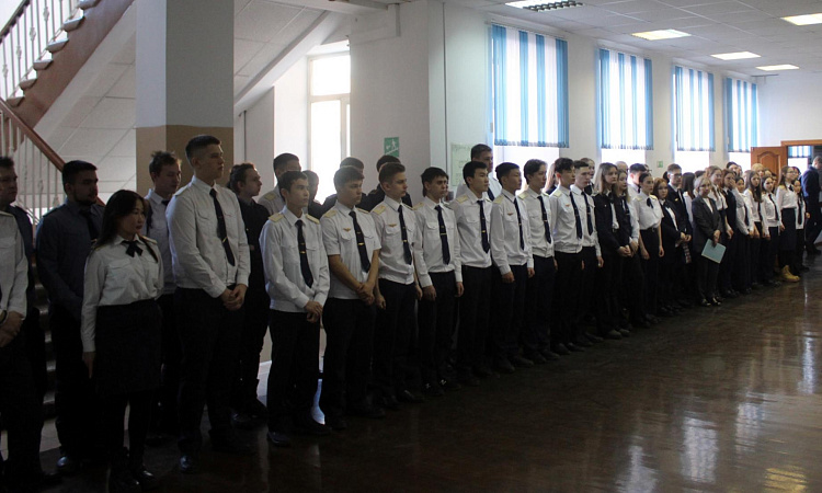  В УУКЖТ ИрГУПС традиционно прошла торжественная линейка поднятия флагов Российской Федерации и Республики Бурятия