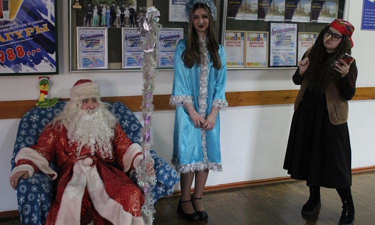 Студенческое самоуправление УУКЖТ ИрГУПС провело праздничное новогоднее мероприятие