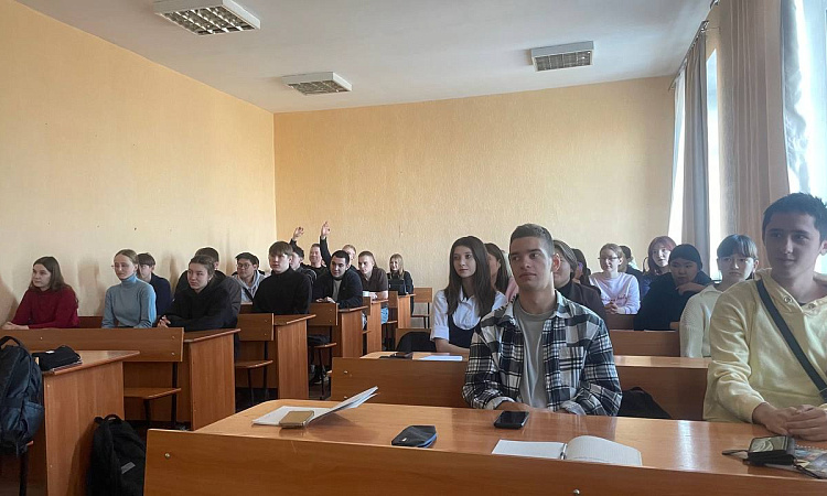 Студентам ЗабИЖТ рассказали о работе волонтеров Студентам ЗабИЖТ рассказали о работе волонтеров