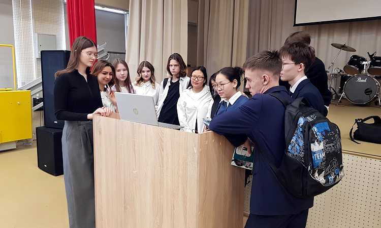 В рамках профориентационной работы в декабре состоялись встречи с учениками школ города.