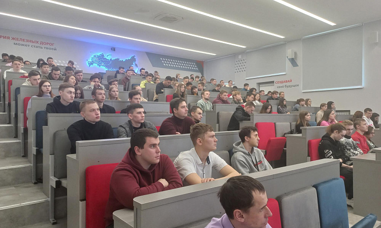 Замглавы РЖД провел лекцию для студентов