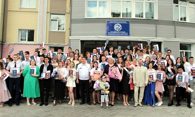  Состоялось долгожданное событие - торжественное вручение дипломов в стенах УУКЖТ ИрГУПС!