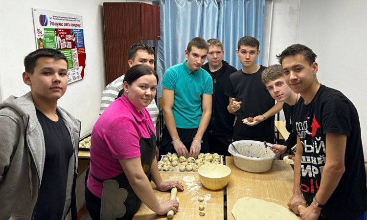 Праздник Белого месяца в общежитии N 3  УУКЖТ ИрГУПС