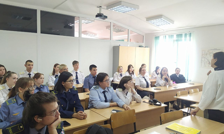 29 мая состоялась очередная встреча по обучению навыкам ассертивного (уверенного) поведения студентов УУКЖТ с психологом проекта "Создание Центра по поддержке семьи и детей участников СВО" Баранковой Н.В.