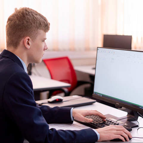 Участники олимпиады «Золотой фонд Сибири» соревнуются на площадке ИрГУПС