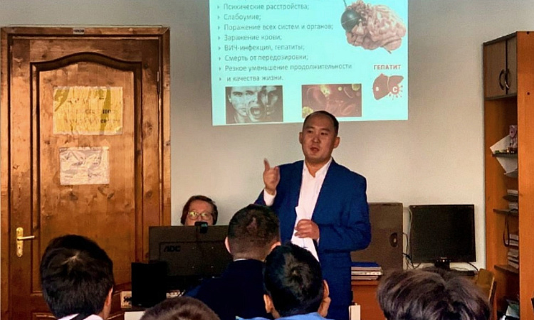 Встреча студентов УУКЖТ ИрГУПС с главным врачом Республиканского наркологического диспансера К.Ц.Эрдынеевым