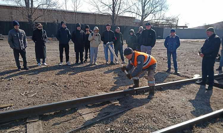 Мастер- класс для студентов ЗабИЖТ провели специалисты Читинской дистанции пути