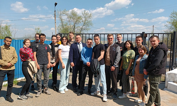 В Дирекции капремонта и реконструкции объектов электрификации и электроснабжения прошла встреча со студентами ЗабИЖТ