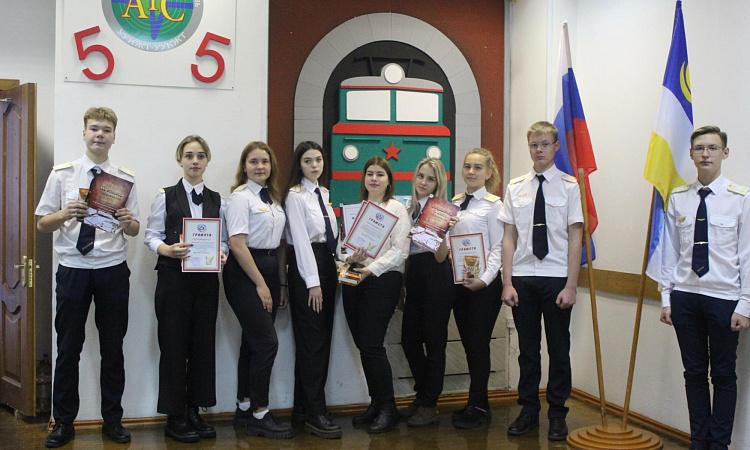 Торжественная линейка, посвященная Дню СПО