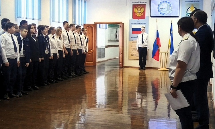 Вторая  традиционная торжественная линейка поднятия флагов Российской Федерации и флага Республики Бурятия в УУКЖТ ИрГУПС.