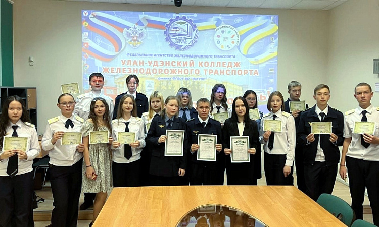 В рамках Года семьи сегодня в УУКЖТ ИрГУПС состоялся конкурс чтецов "Стихами о семье говорим"