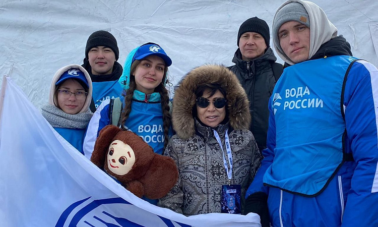 Работа студентов колледжа- бойцов ССО "Байкал" в составе волонтёрского отряда на хоккейном матче с участием звезд мирового спорта 