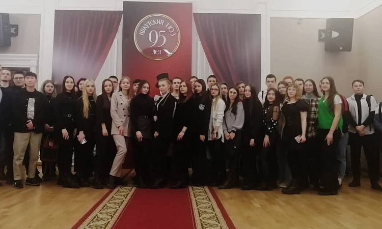 Коллективный выход студентов 1 курса в Театр Юного Зрителя Коллективный выход студентов 1 курса в Театр Юного Зрителя