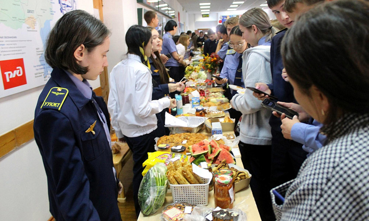24.09.24 в УУКЖТ ИрГУПС состоялась традиционная благотворительная ярмарка