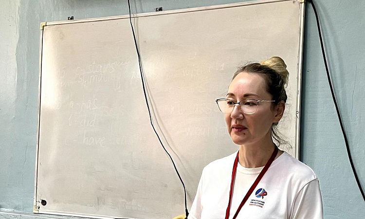 Специалистом Иркутского областного центра "СПИД" для студентов групп КСК.9-22-1, С.11-23-1 была проведена лекция по профилактике заражения ВИЧ-инфекцией