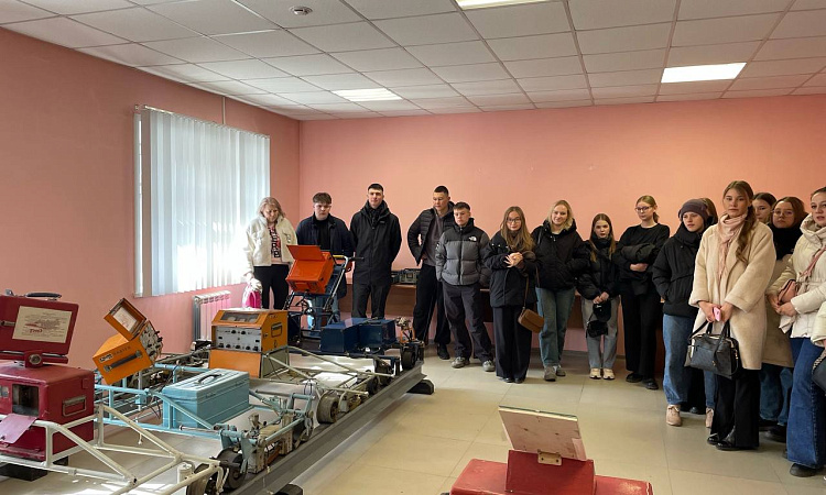 Будущие экономисты побывали в Читинском центре диагностики и мониторинга