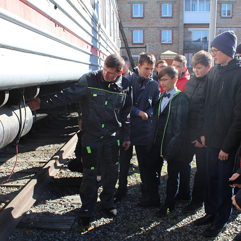 Учащиеся школ Слюдянки проходит обучение по программе «Слесарь по ремонту подвижного состава железнодорожного транспорта»