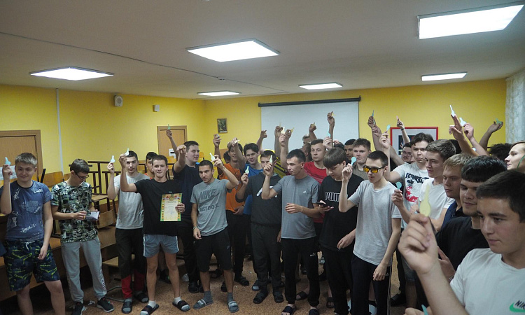 С НОВОСЕЛЬЕМ, ПЕРВОКУРСНИК!