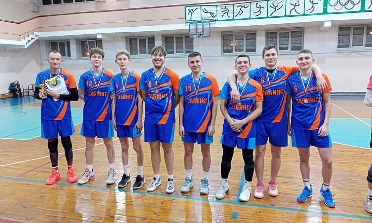 Команды ЗабИЖТ взяли бронзу на Чемпионате по волейболу