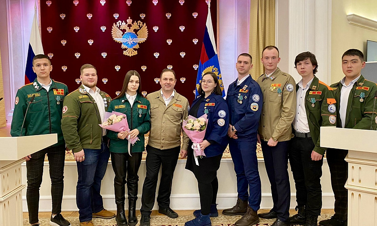 Торжественная церемония награждения бойцов Российских студенческих отрядов "За вклад в строительство, реконструкцию, развитие и обслуживание Байкало-Амурской железнодорожной магистрали и объектов ее инфраструктуры".