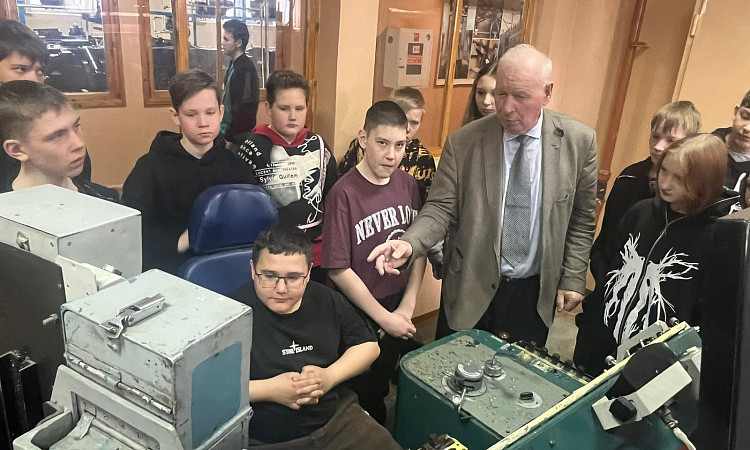 День открытых дверей в ЗабИЖТ провели для курсантов Читинской детской железной дороги День открытых дверей в ЗабИЖТ провели для курсантов Читинской детской железной дороги