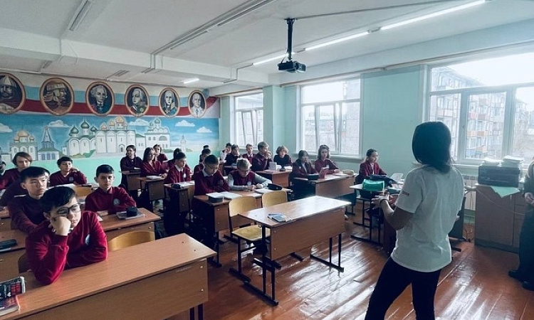 В рамках проведения Всероссийского классного часа 16.10.2024 г. состоялась профориентационная встреча с учениками Физико-математической школы №56.