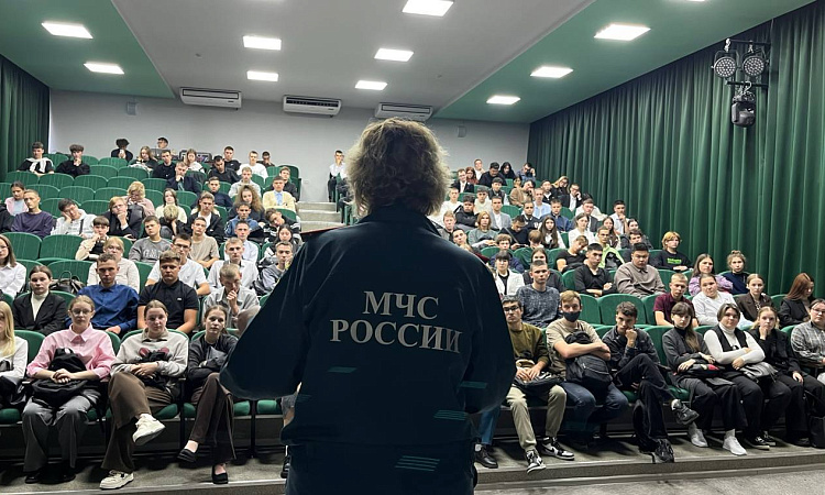 Первокурсникам ЗабИЖТ рассказали о правилах безопасности Первокурсникам ЗабИЖТ рассказали о правилах безопасности