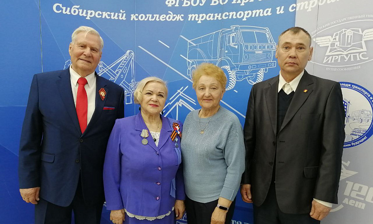 22 апреля для студентов 1 курса в колледже прошёл Урок мужества «Не забывайте о войне», почётным гостями которого стали члены Совета ветеранов Свердловского округа