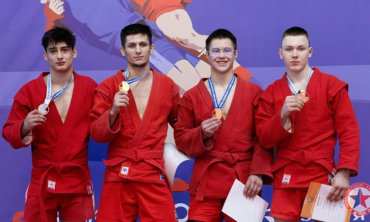 Студент УУКЖТ ИрГУПС Суслов Владимир бронзовый призер Первенства России среди юниоров по боевому самбо