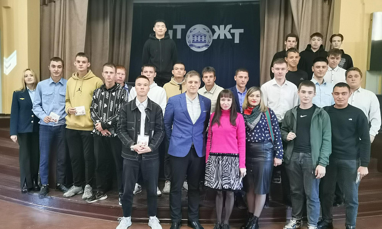 Студентам ЧТЖТ рассказали о трудоустройстве