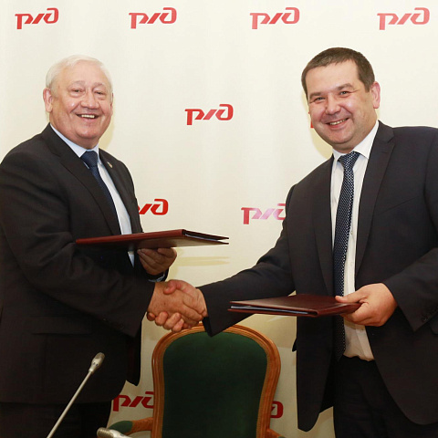 И.о. ректора ИрГУПС Андрей Хоменко и начальник Красноярской железной дороги Алексей Туманин подписали программу взаимодействия до 2025 года