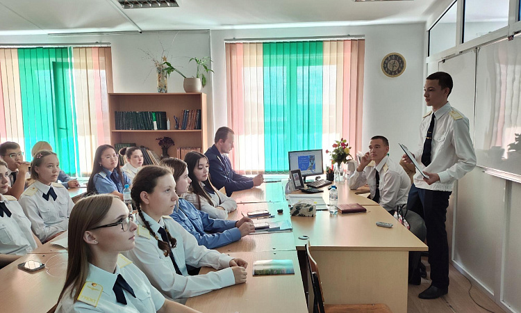 В УУКЖТ ИрГУПС в новом учебном году состоялась первая лекция Студенческой лиги лекторов по теме "Беслан. 20 лет со дня трагедии "