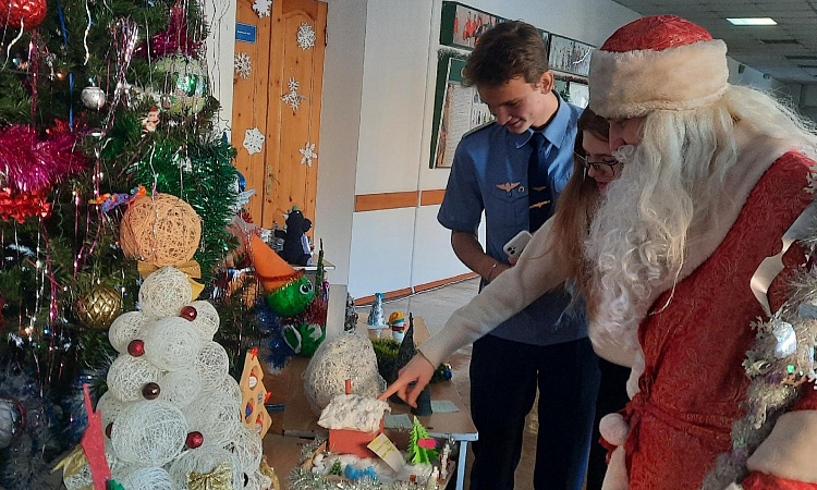 Конкурс новогодних поделок среди студентов УУКЖТ ИрГУПС.