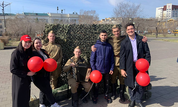 Студенты ЗабИЖТ приняли участие в акции "Спасибо деду за Победу!"