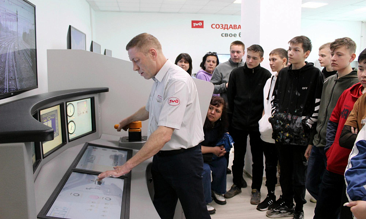 В рамках Федерального проекта «Профессионалитет» прошел Единый день открытых дверей в Улан-Удэнском колледже железнодорожного транспорта.