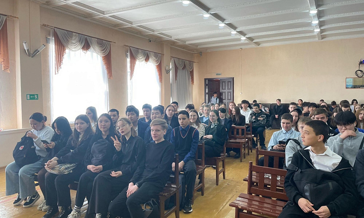 В рамках проведения Всероссийского классного часа 10.04.2024 г. состоялась профориентационная встреча с учениками МАОУ СОШ №17.